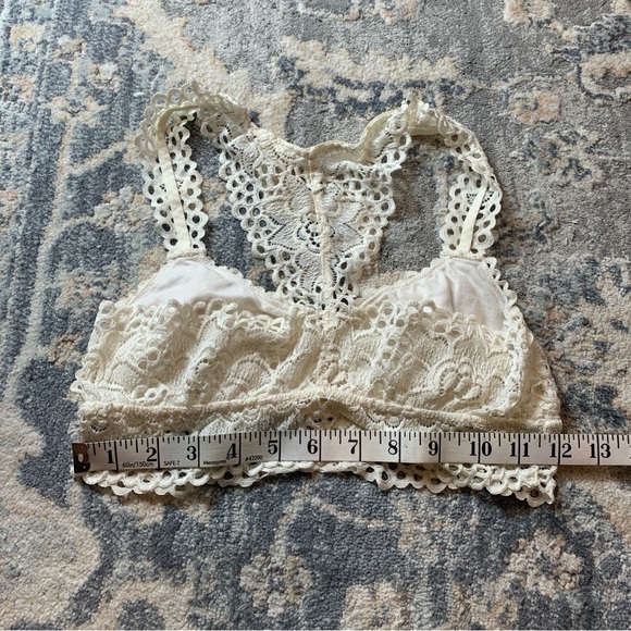 Aerie Cream Lace Bandeau with Scalloped Trim - Picture 2 of 4